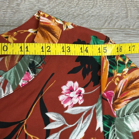 NWT Christopher & Banks 3/4 Sleeve Asymmetrical Hem Tropical Print Top S - Picture 7 of 14